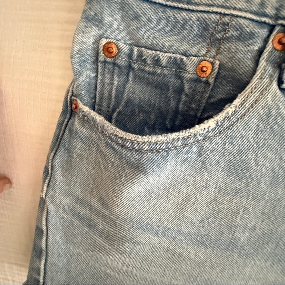Levi's Classic Originsl Fit 501 Light Wash Denim Cutoff Shorts Women's Size 29 - Picture 6 of 14